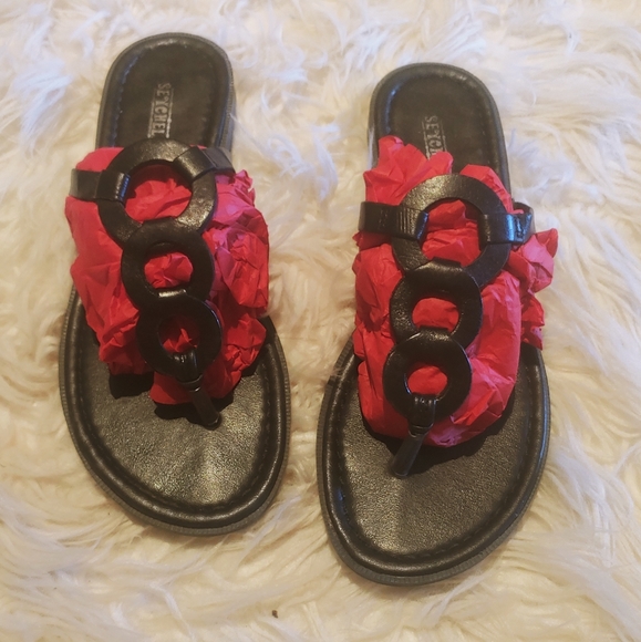 Seychelles Shoes - 3 Circle Black Thong Sandals